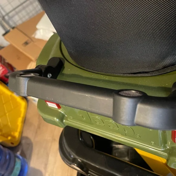 Jeep Wrangler Green and Black Walker - Picture 7 of 11